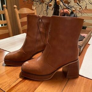 Maurices Platform Boots Size 8 1/2 **NEW**